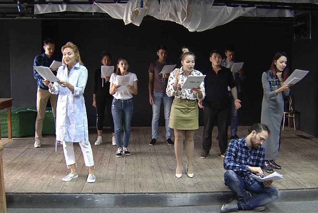 Работа над сценарием, проработка персонажей для постановк...