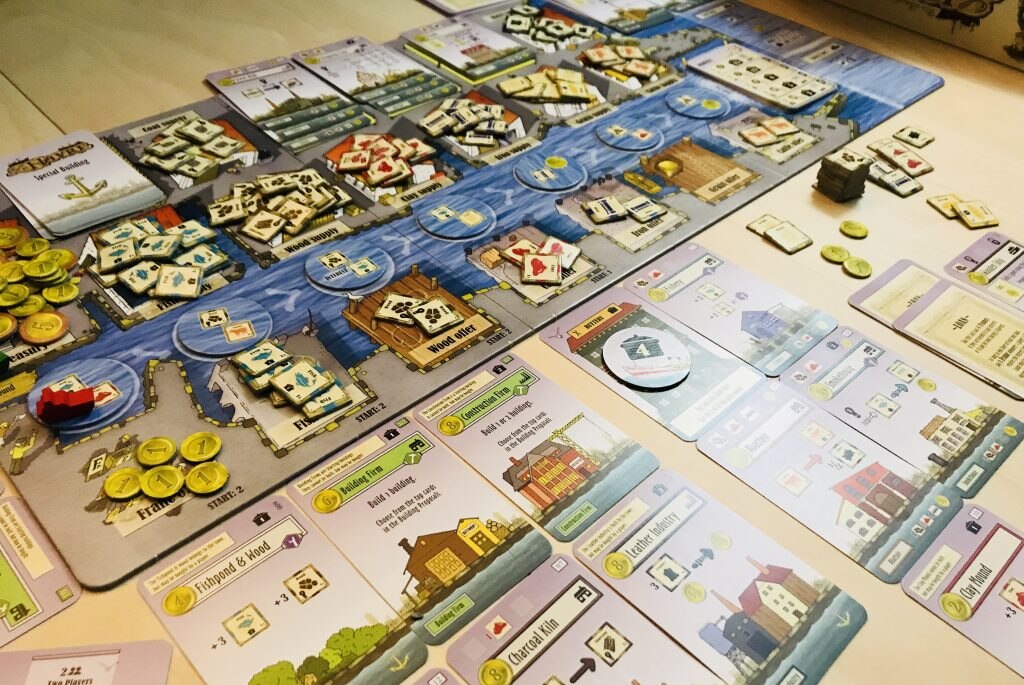 Настольные игры, в том числе le Havre, Катан, Спартак, Диксит, Цитадели, Каркассон и другие