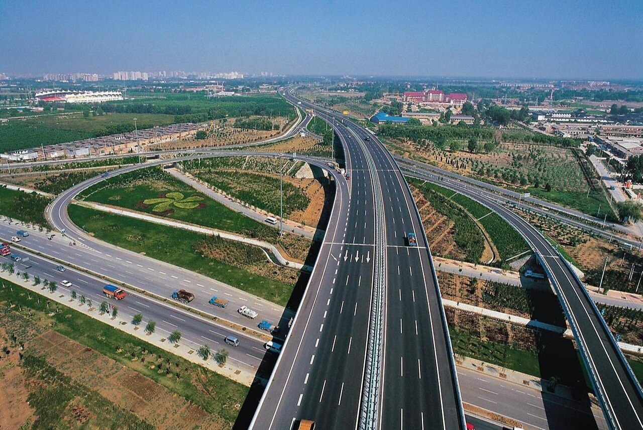 дорожные магистрали. автомобильный транспорт. объездная дорога гатчина р23. дорога в городе. автомагистрали хорватии.