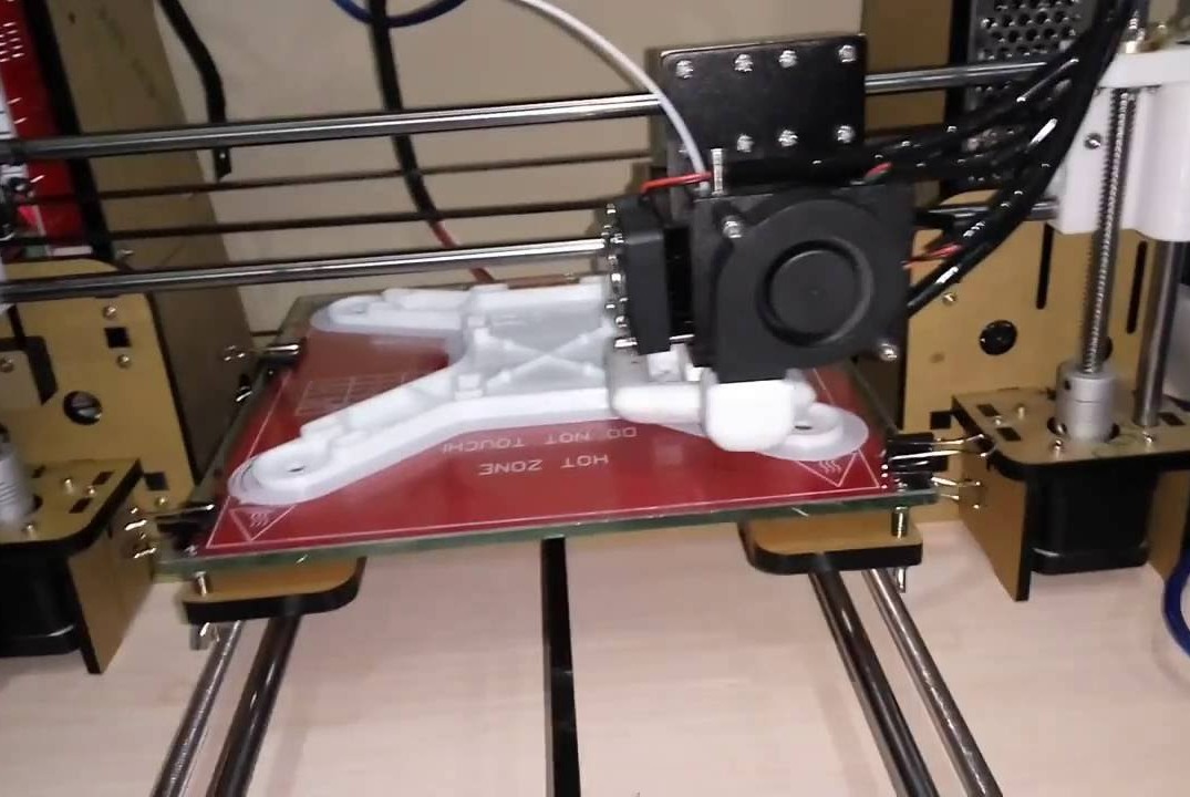 Занятия по сборке дронов на базе лаборатории беспилотных систем