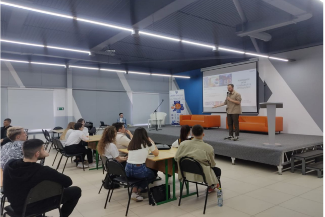 Встреча студентов 4 курса РГУТИС с куратором