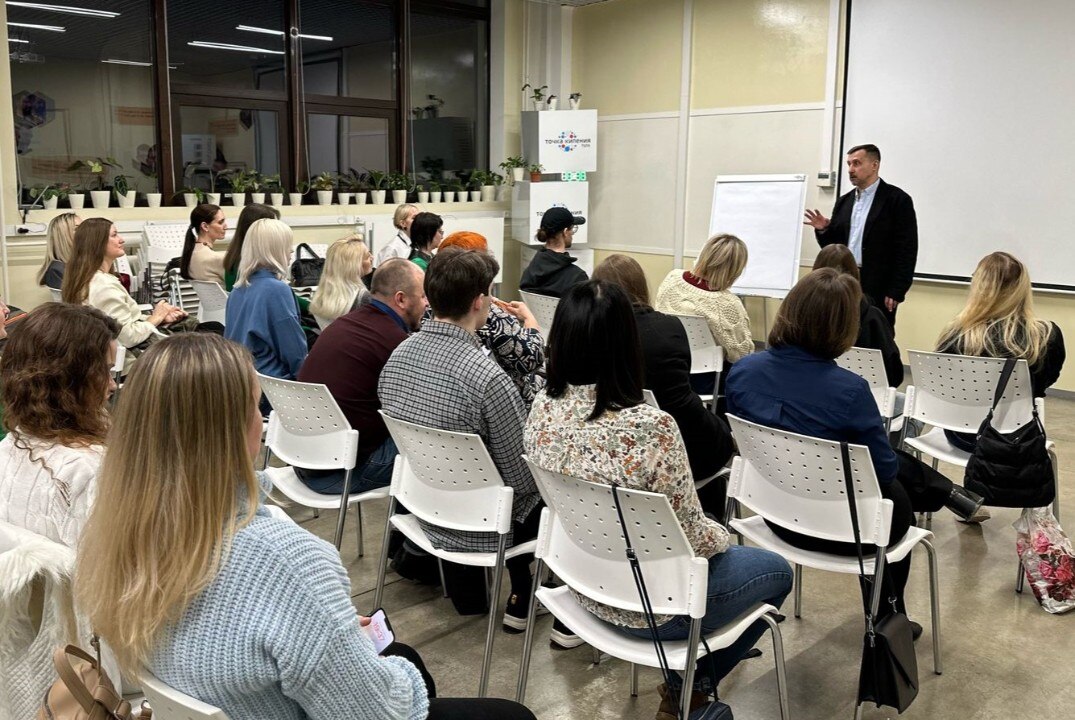 Ораторско-дискуссионный клуб. Тема практикума "Продажи со сцены. Структура продающего выступления"