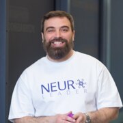 Виктор Леонов