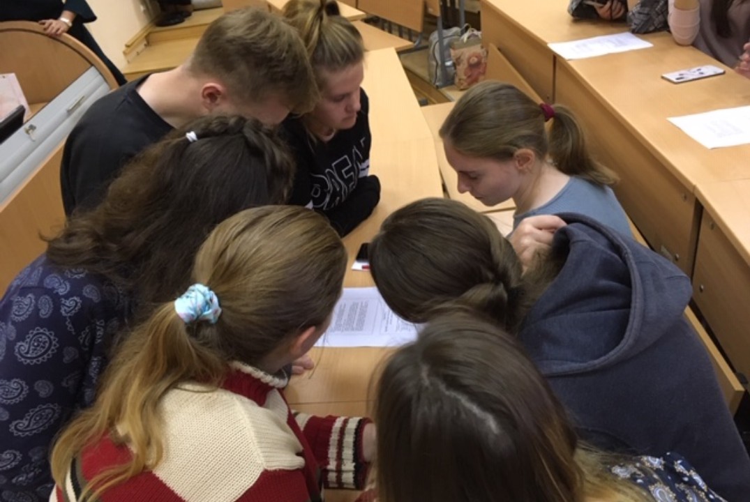 Публичная защита экскурсионных туров по экономической тем...