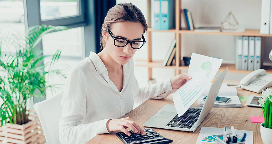 Вручение дипломов о профессиональной переподготовке «Бухгалтерский учет в коммерческих организациях»