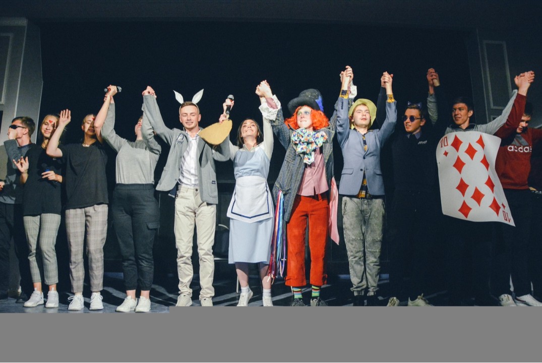 Знакомство первокурсников с активом, театром, танцевальны...