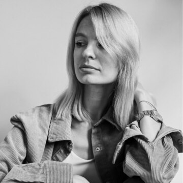 Елена  Лежнина