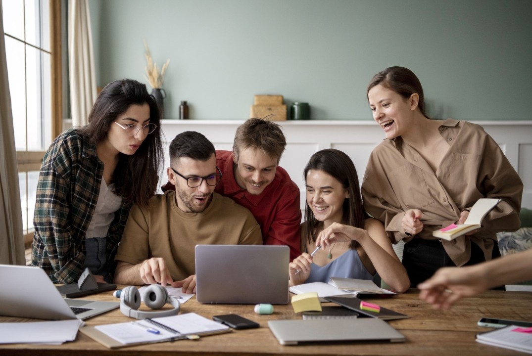 Динамика цифрового капитализма: как технологическая трансформация меняет глобальный труд, капитал и предпринимательство