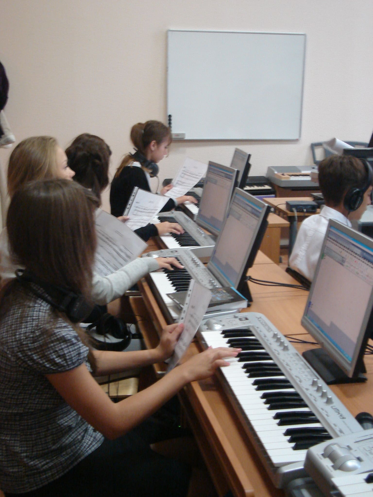 Музыкально-компьютерные технологии. Педагогические страте...