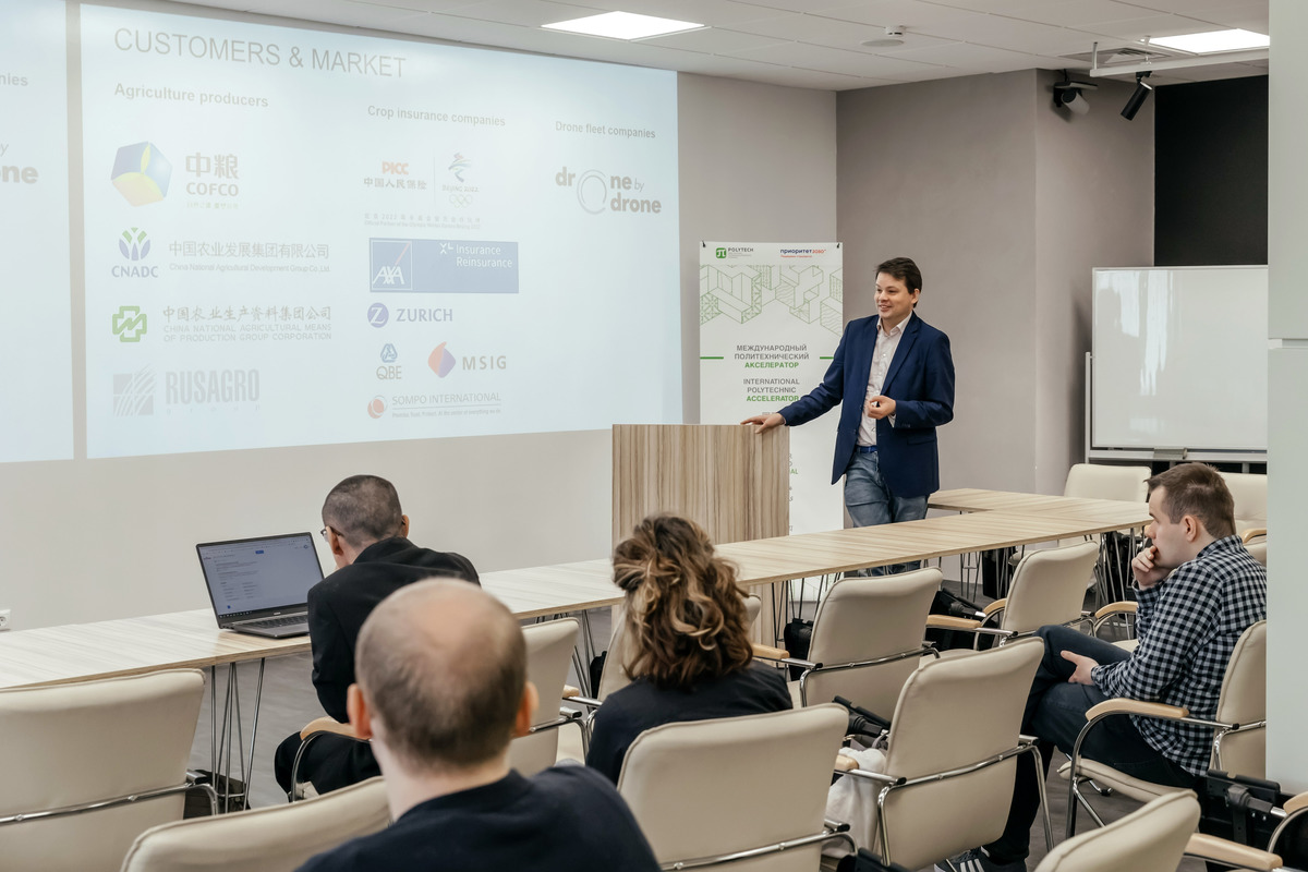 Проектная сессия Международного политехнического акселера...