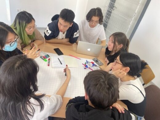 Практическая игра для подростков, обучающая финансовой гр...