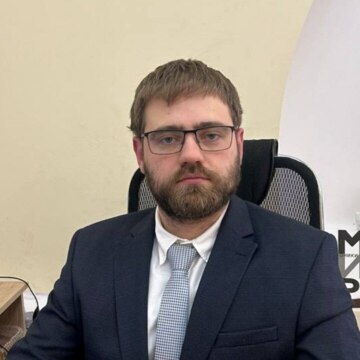 Роман Васильевич Сухарь