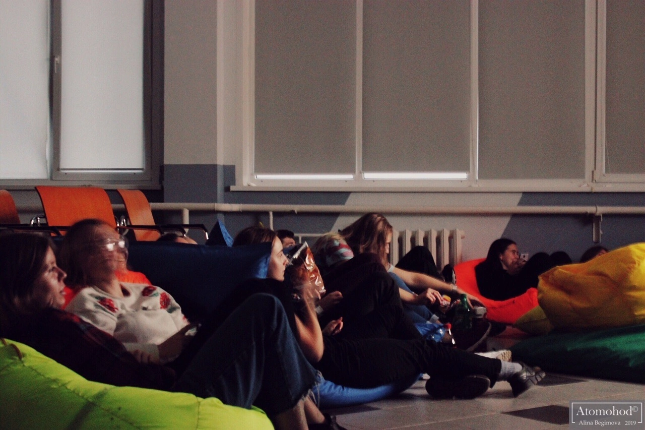 Вечерний кинопоказ