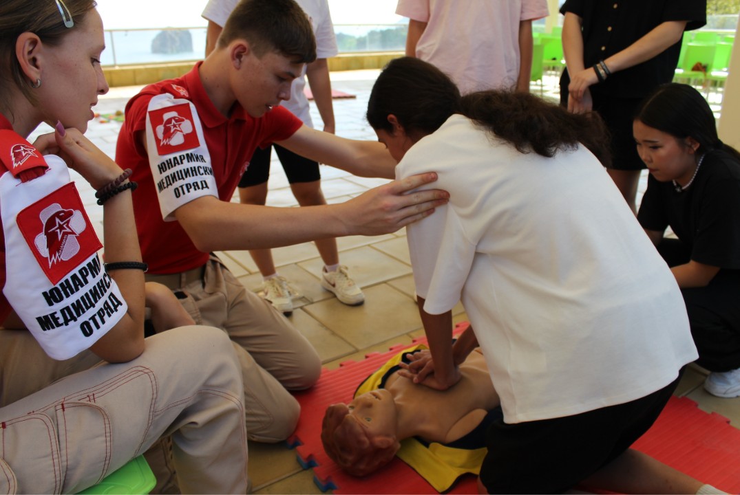 Занятие для юнармейцев города Севастополя по обучению нав...