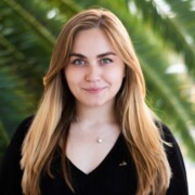 Арина Устинова