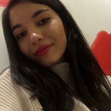 Испаният Маликовна Максумова