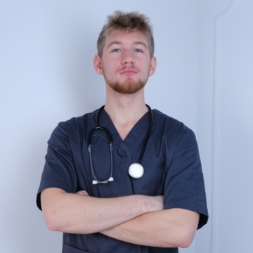 Артём Романович Беззубов