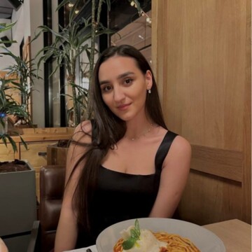 Карапетян Маня