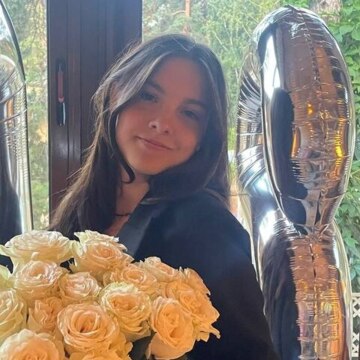 Оля  Овчинникова