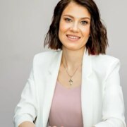 Марина Максутова